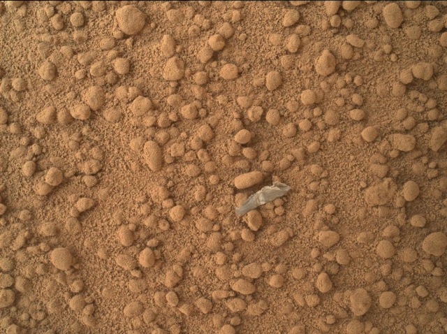 'Bright object' found on Mars by Curiosity, photo by NASA Curiosity rover Source: NASA’s Mars Exploration Program (larger image) pia16230_MAHLI_Sol65-FOD-br2-640x478.jpg